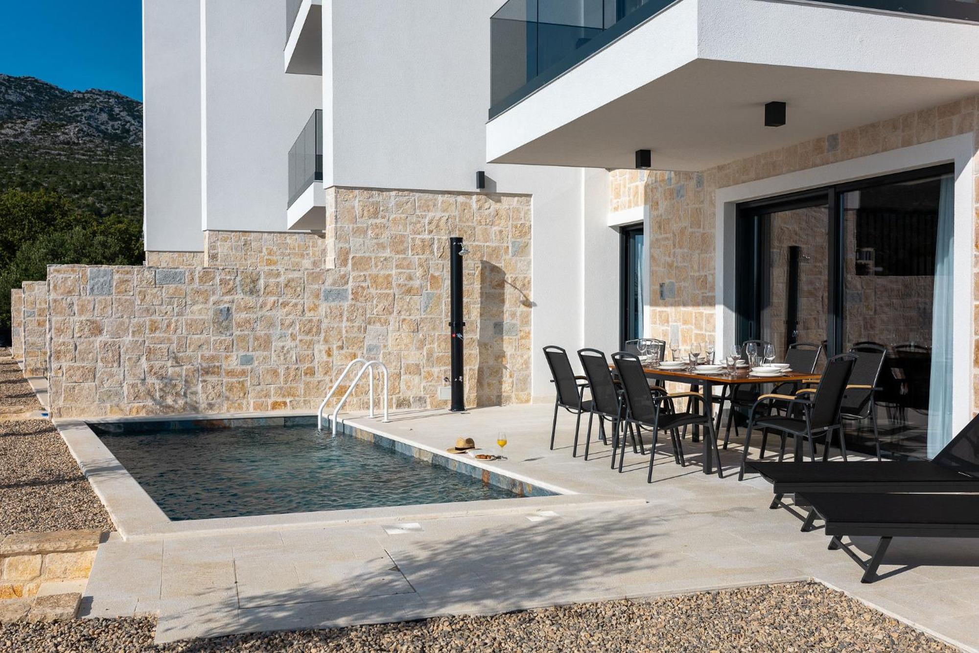 Beachfront Escape Nevera Villa *