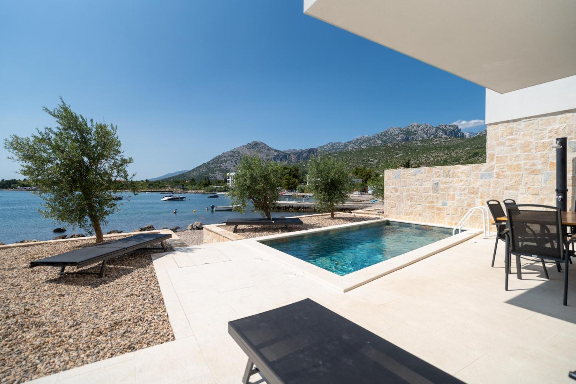 Villa Beachfront Escape Nevera