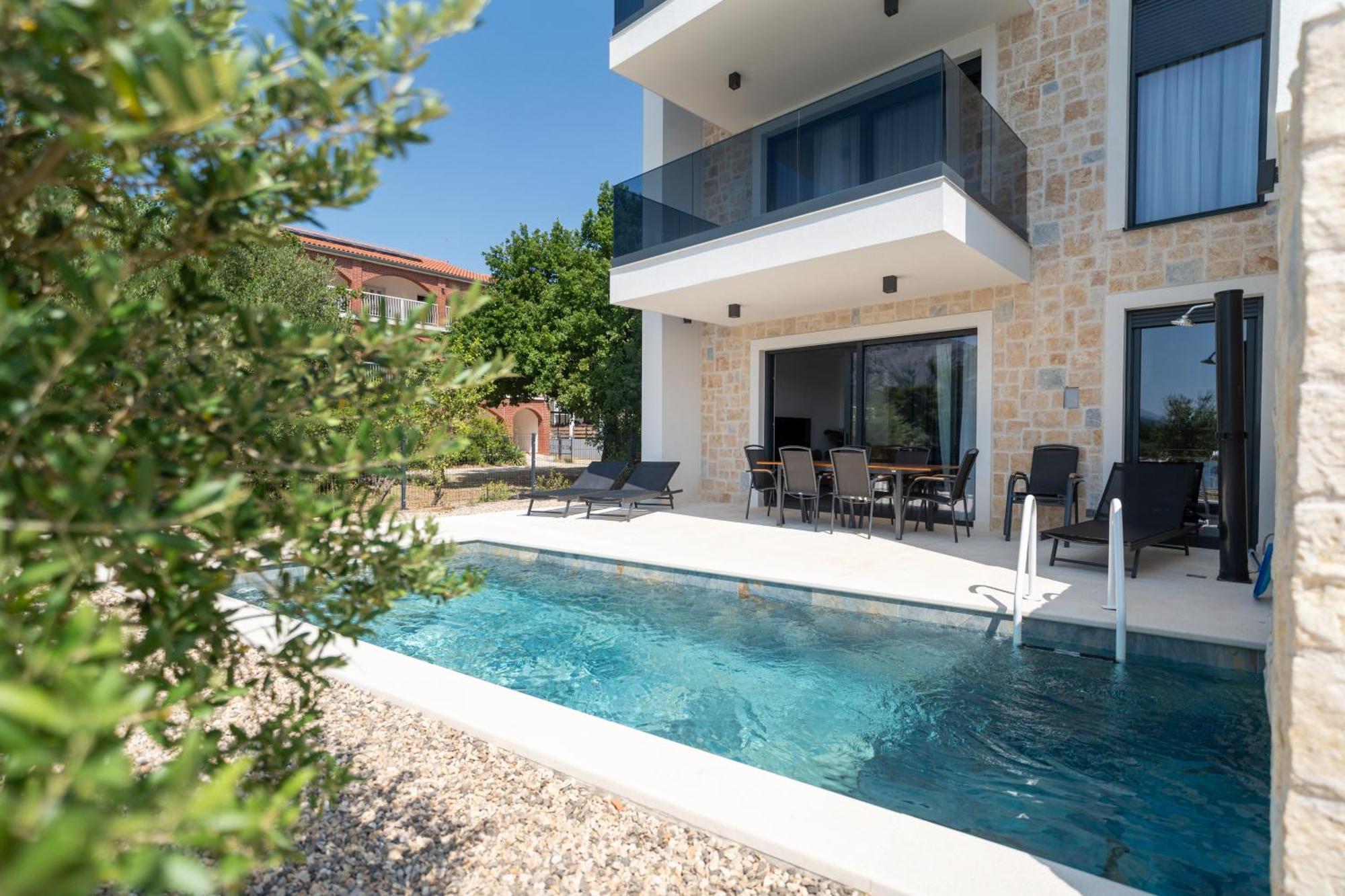 Beachfront Escape Nevera Seline