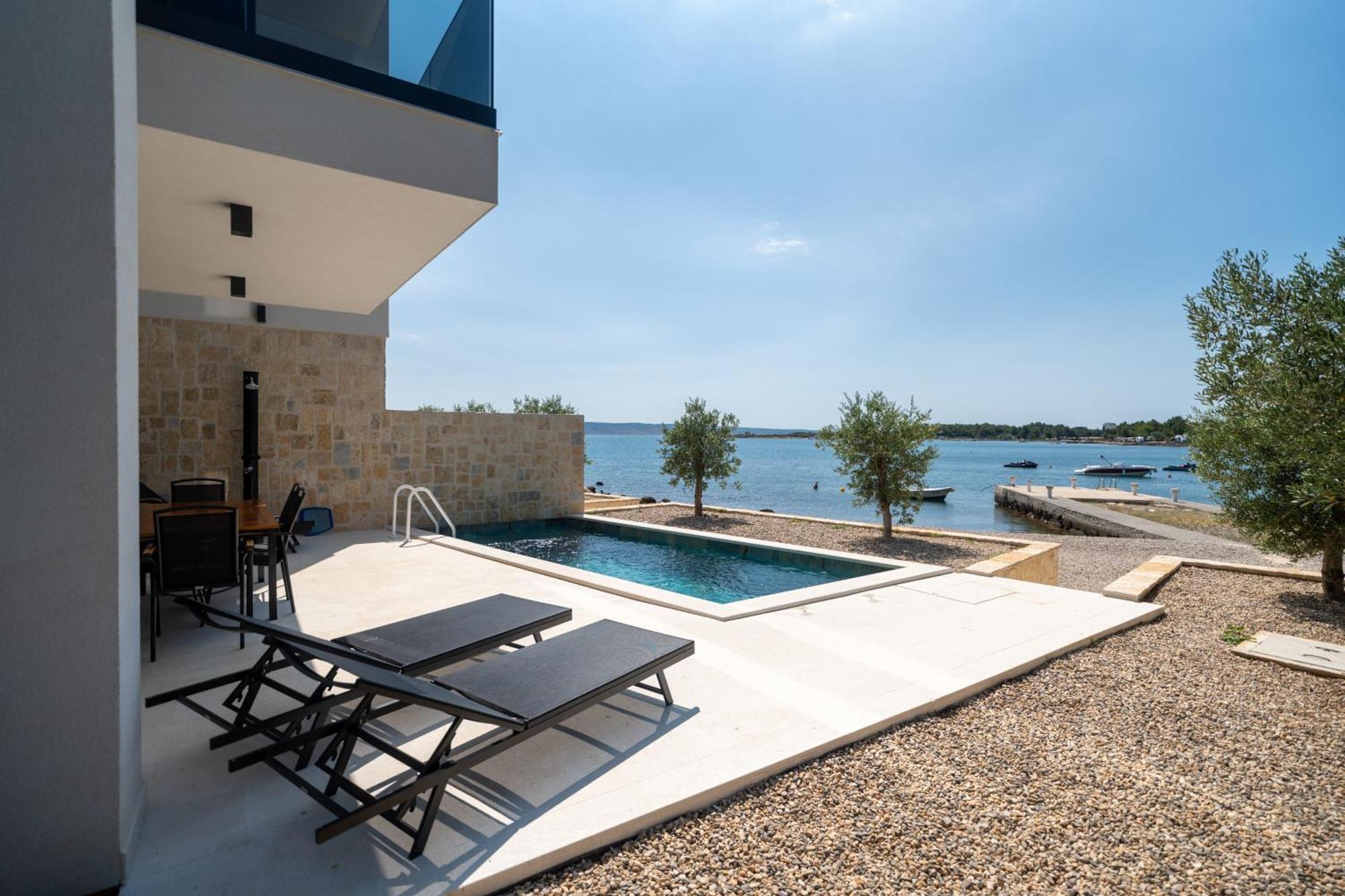 Beachfront Escape Nevera