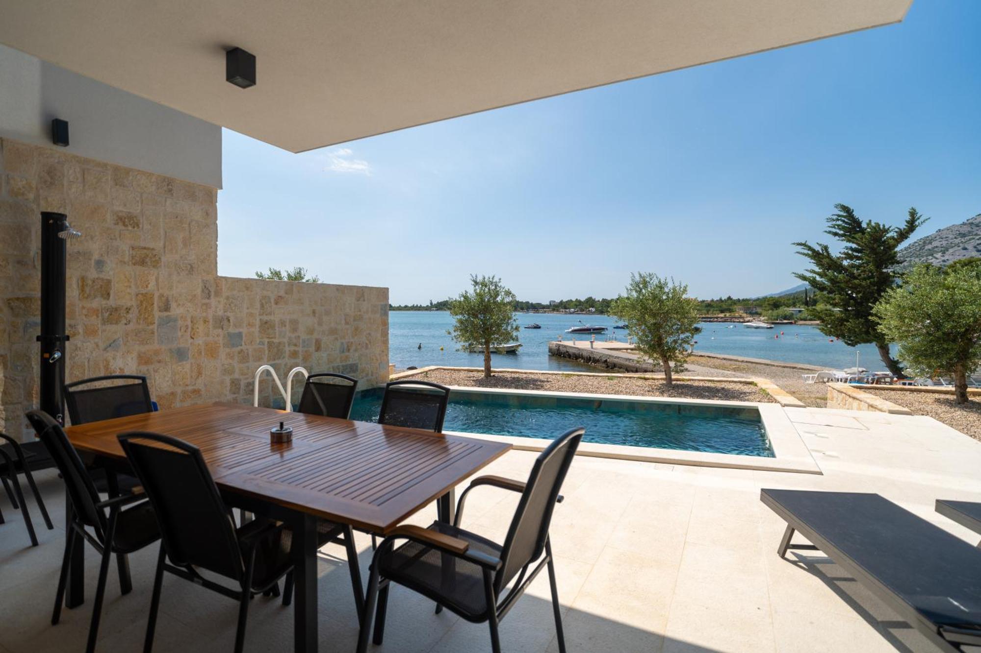 Beachfront Escape Nevera